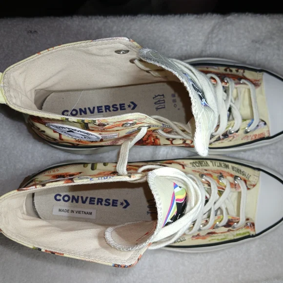 Converse Run Star Hike High" Twisted Resort" UFO Crash Site. - Picture 7 of 7